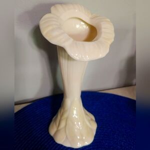 Belleek Vase Cream Porcelain Floral Accent Petal. 7 1/4" Tall   Made In Ireland